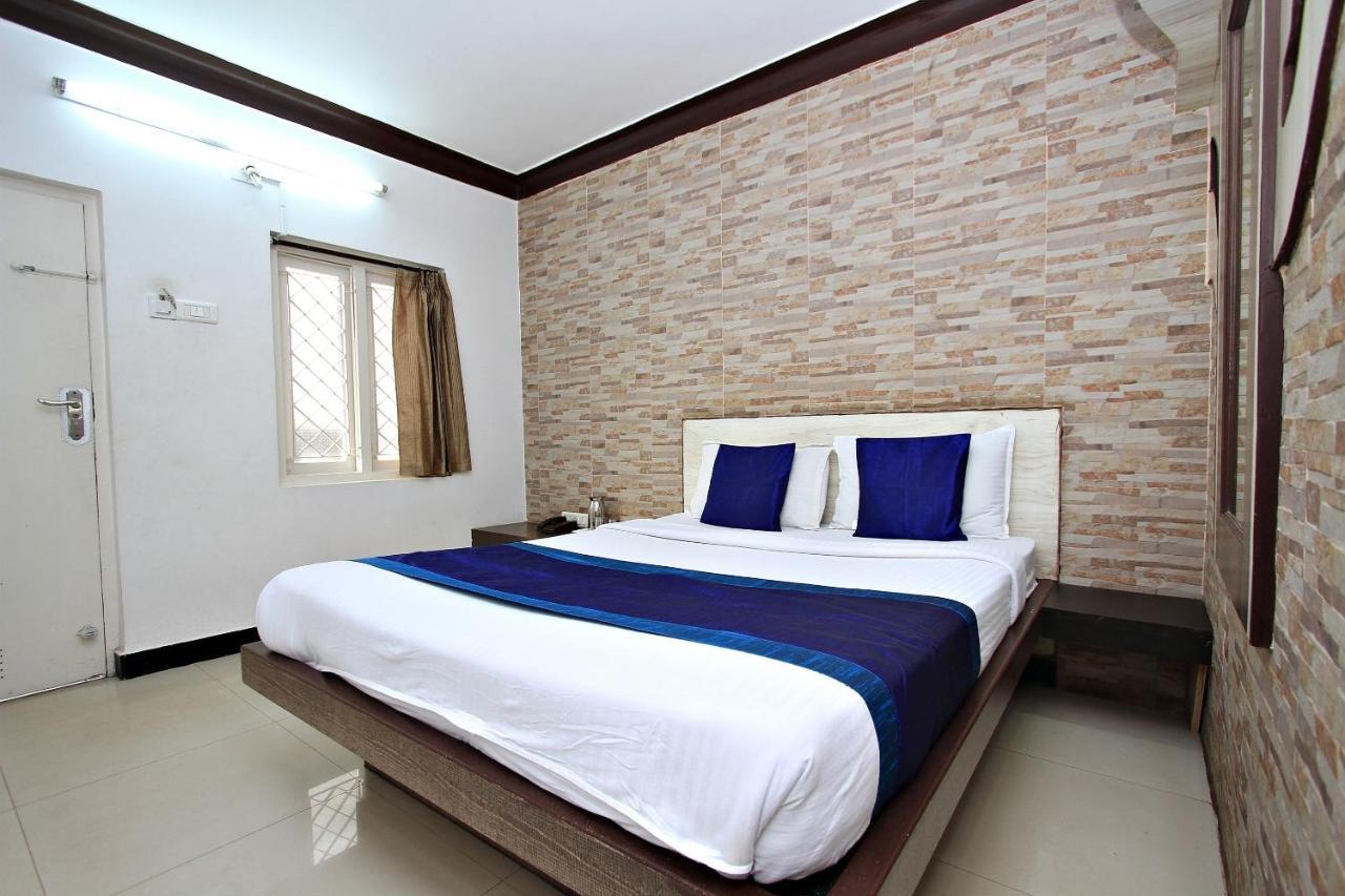 Hotel Pratham International Ooty Kültér fotó